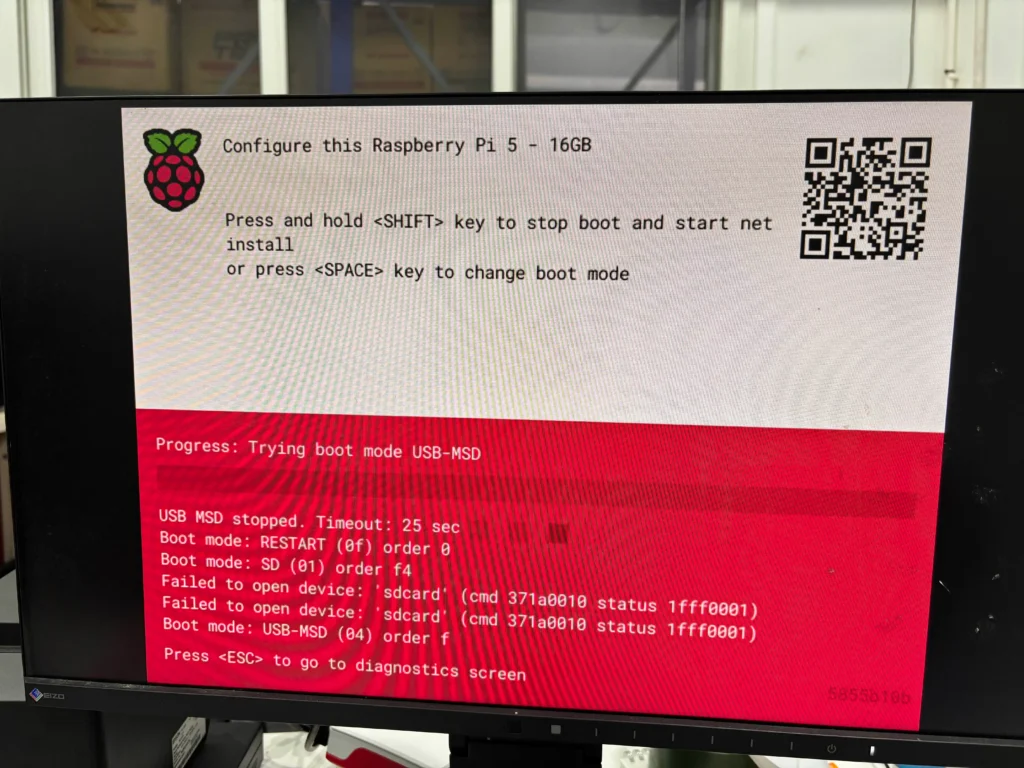 อันนี้ตอนนั่งรอ PI BOOT อยู่นานสองนาน ว่าทำไมไม่ยอม Boot สักที กว่าจะนึกได้ว่ายังไม่ได้ใส่ SD Card ก็เสียเวลาเกือบชั่วโมง